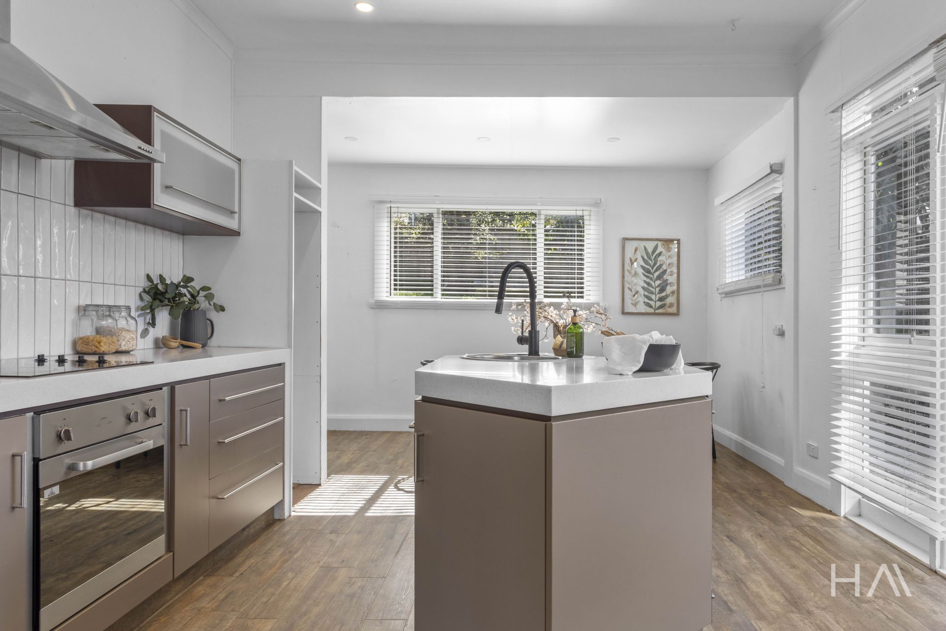12 Veulalee Avenue Trevallyn, Trevallyn - Thumbnail 4