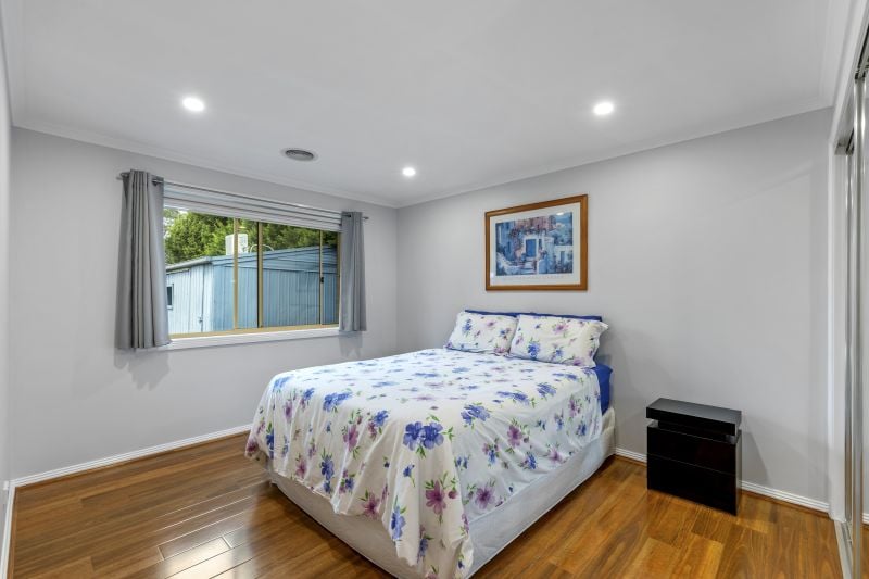 16 Middle Court, Thomastown