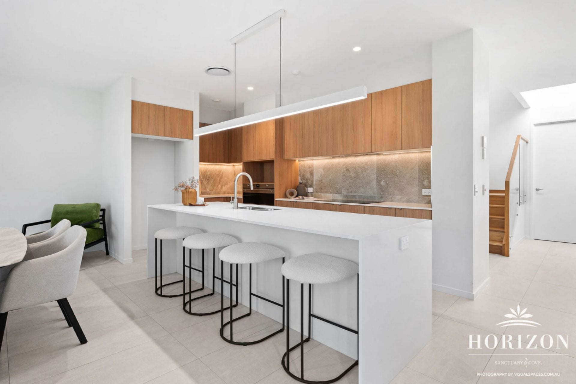 6304 Horizon Court, Sanctuary Cove - Thumbnail 5