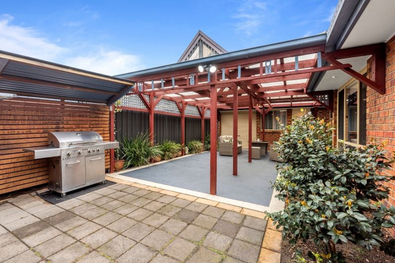 16 Middle Court, Thomastown