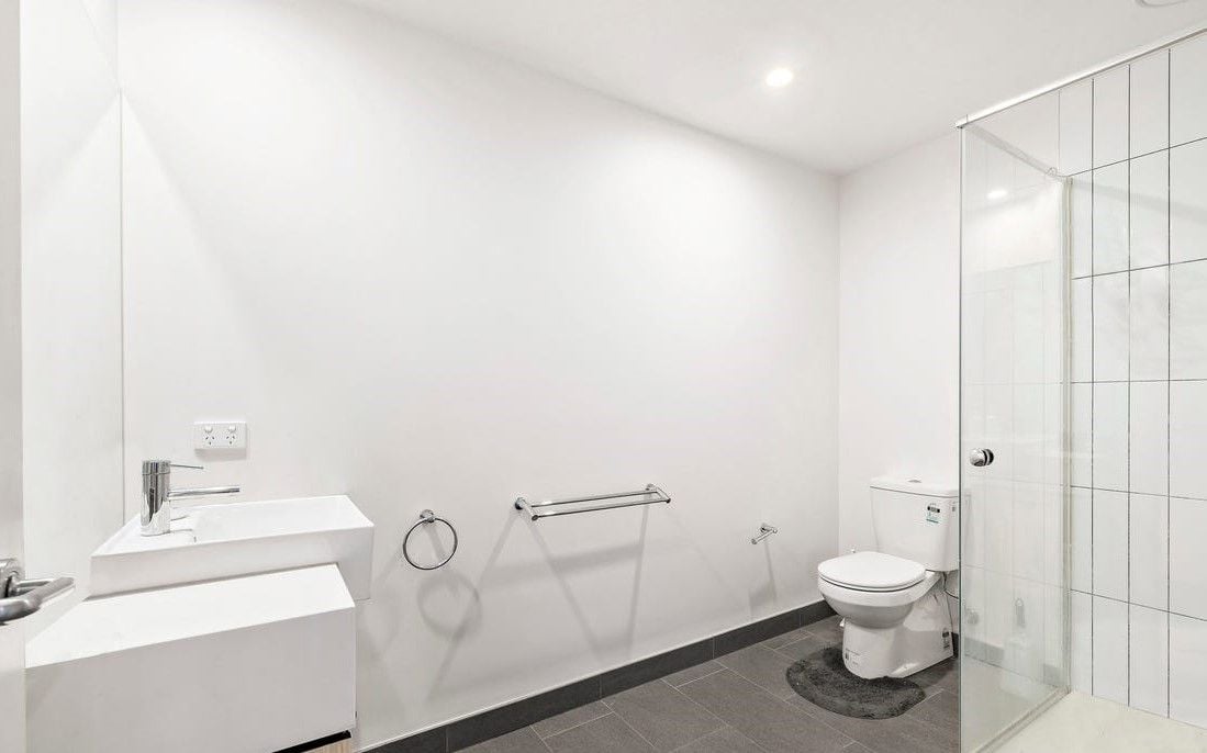 STYLISH UNIT, GREAT LOCATION