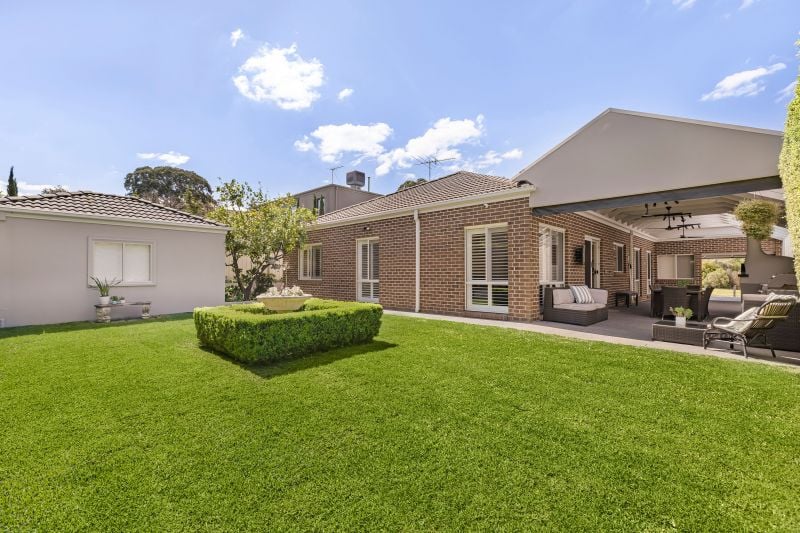 9 Cheviot Drive, Mill Park