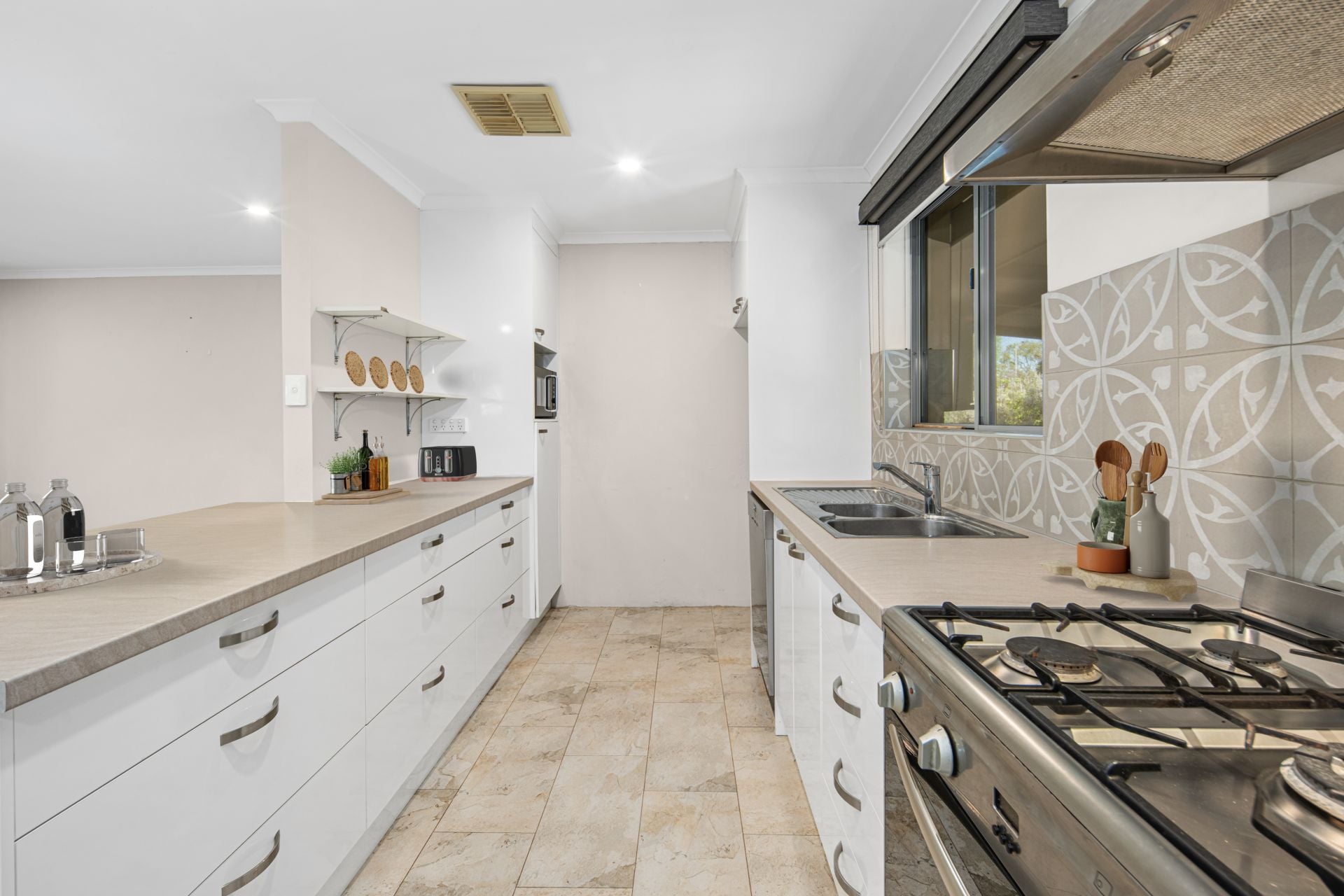 11 Bougainvilia Avenue East Side NT, East Side - Thumbnail 3