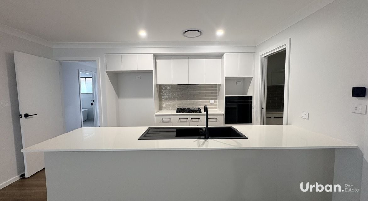 Lochinvar 10 Cahill Close