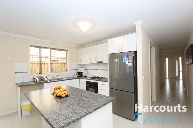 10 Friarbird Road, South Morang