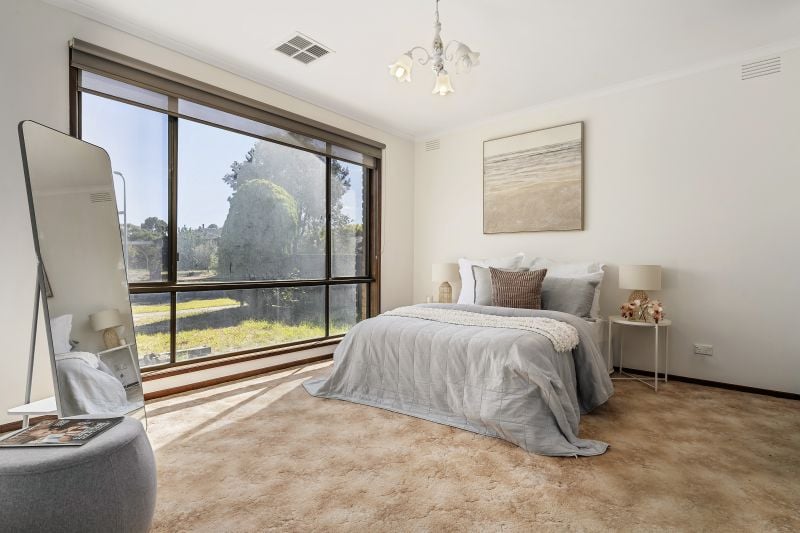 27 Kellaway Crescent, Mill Park