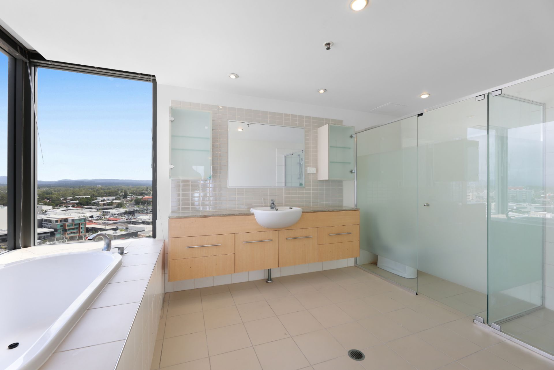 242/105 Scarborough Street, Southport, Southport - Thumbnail 8