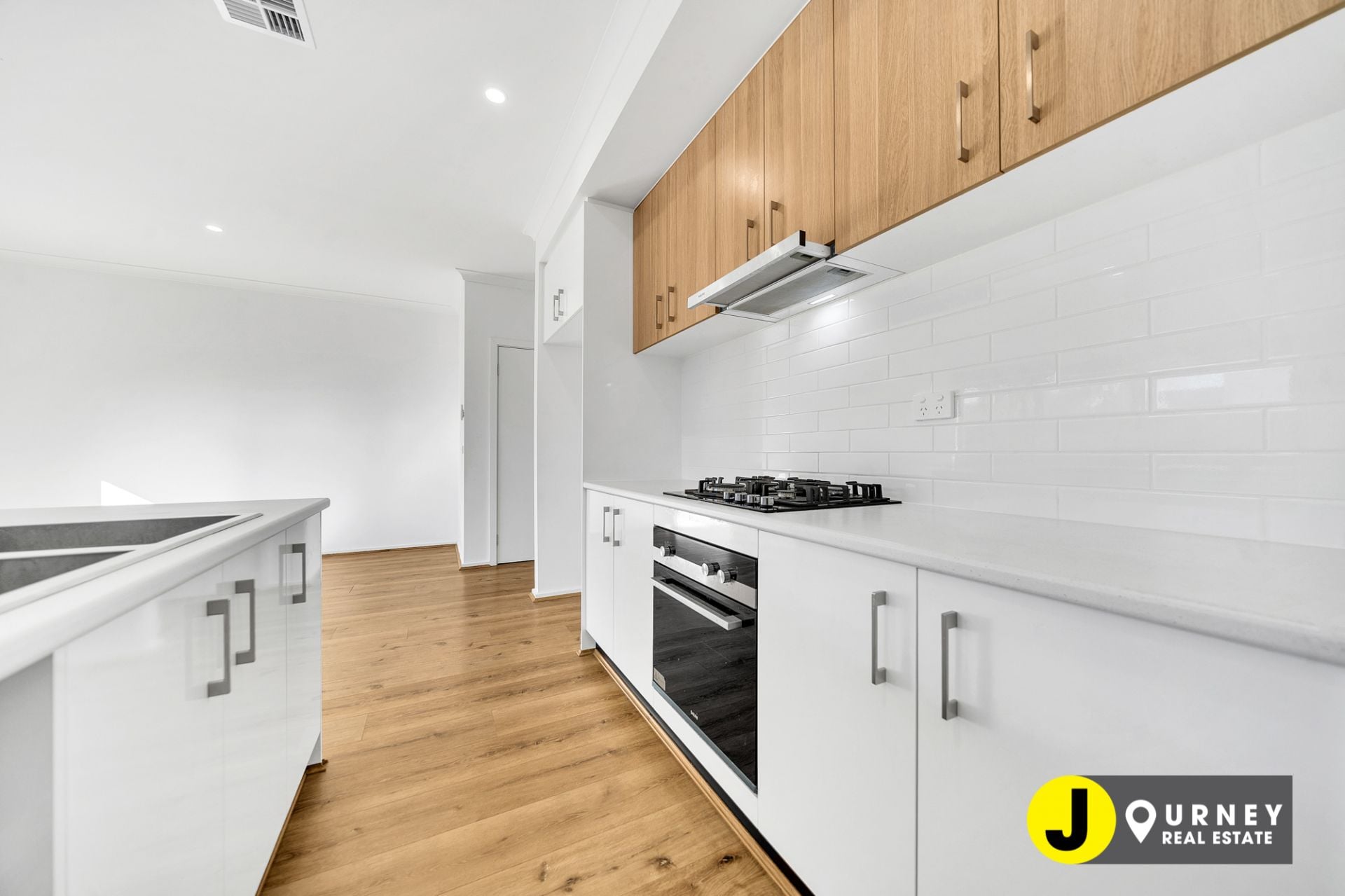 3 Rhynhurst Street, Clyde North VIC, Clyde North - Thumbnail 5