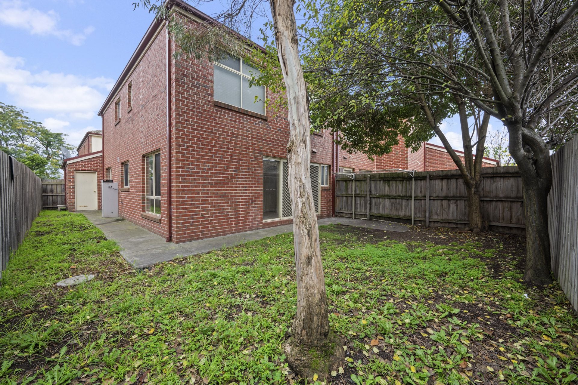 WALKING DISTANCE TO EVERYTHING!