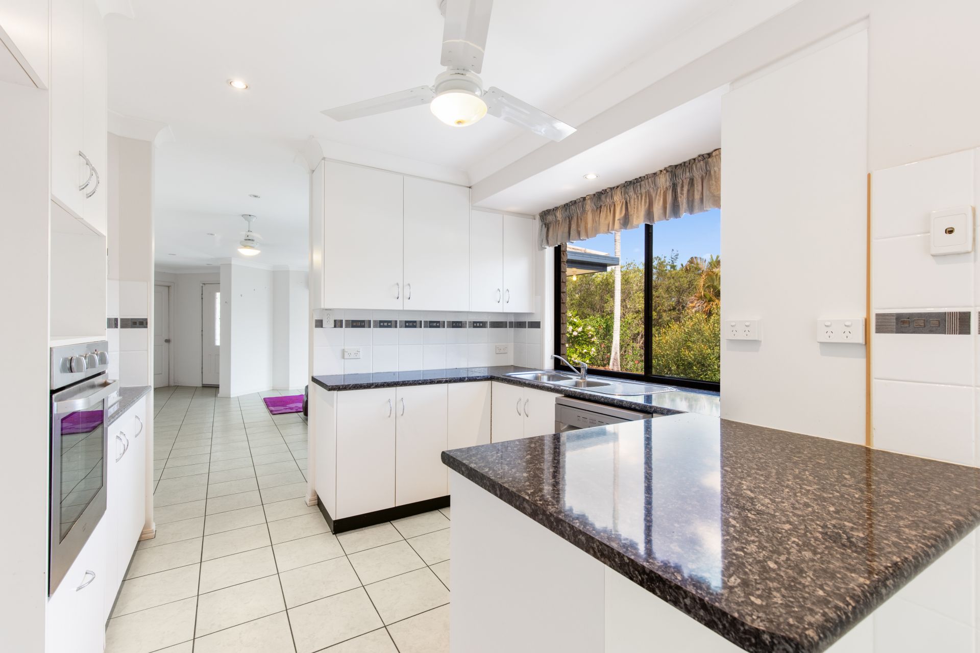3 Farmborough Court, Southside - Thumbnail 2