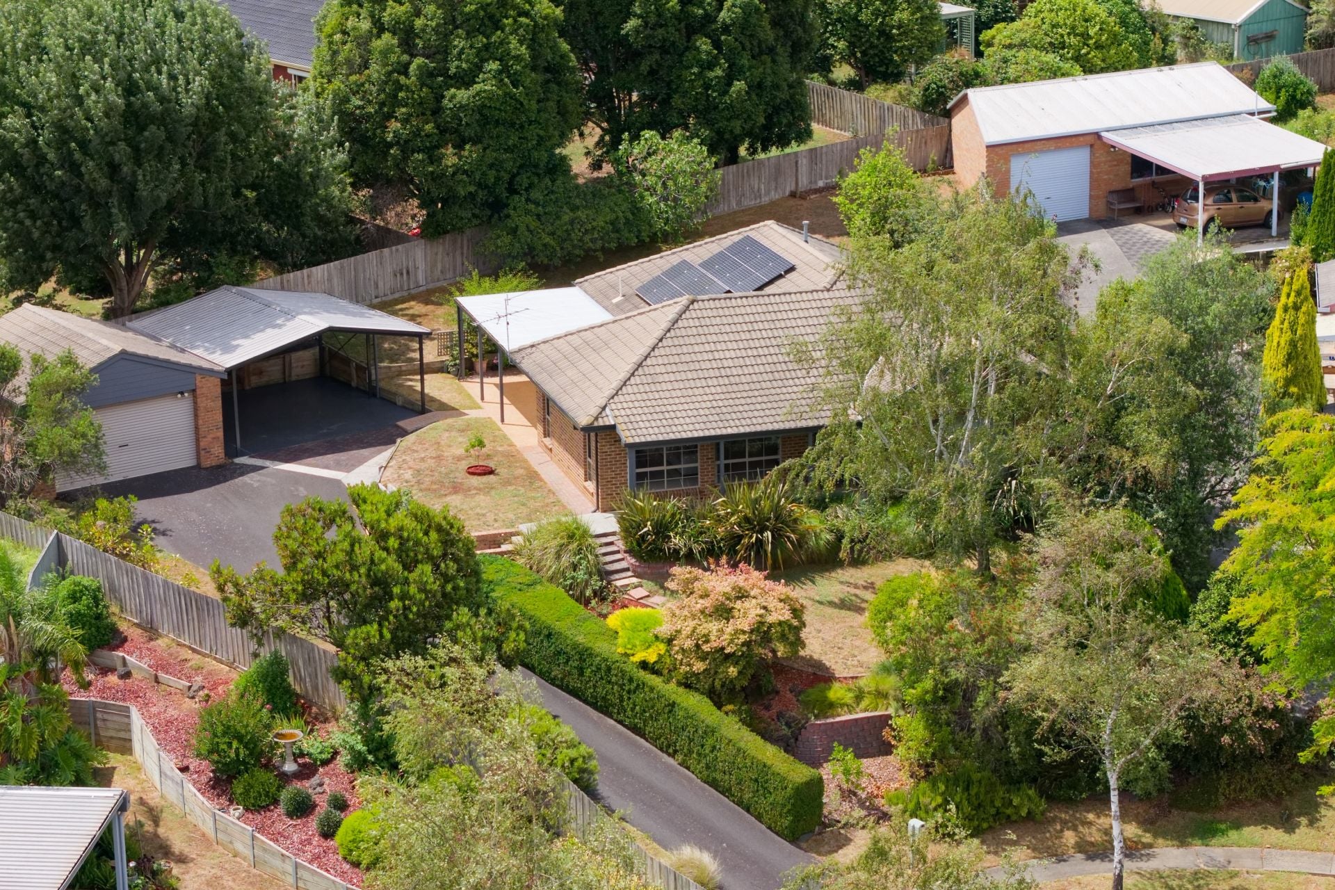 24 Ellen Close, Warragul VIC, Warragul - Thumbnail 2