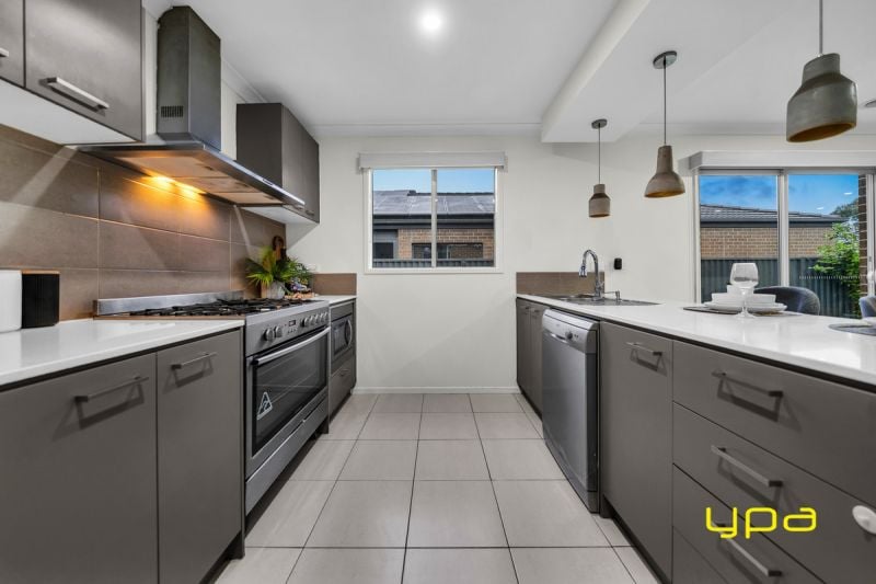 27 Donatello Crescent Narre Warren VIC, Narre Warren - Thumbnail 3