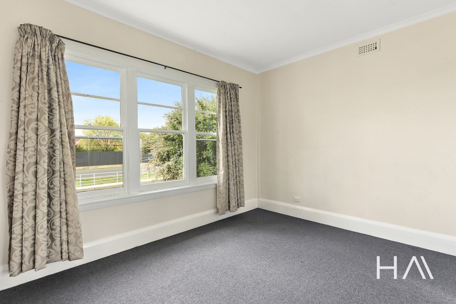 24 Marriott Street Westbury, Westbury - Thumbnail 8