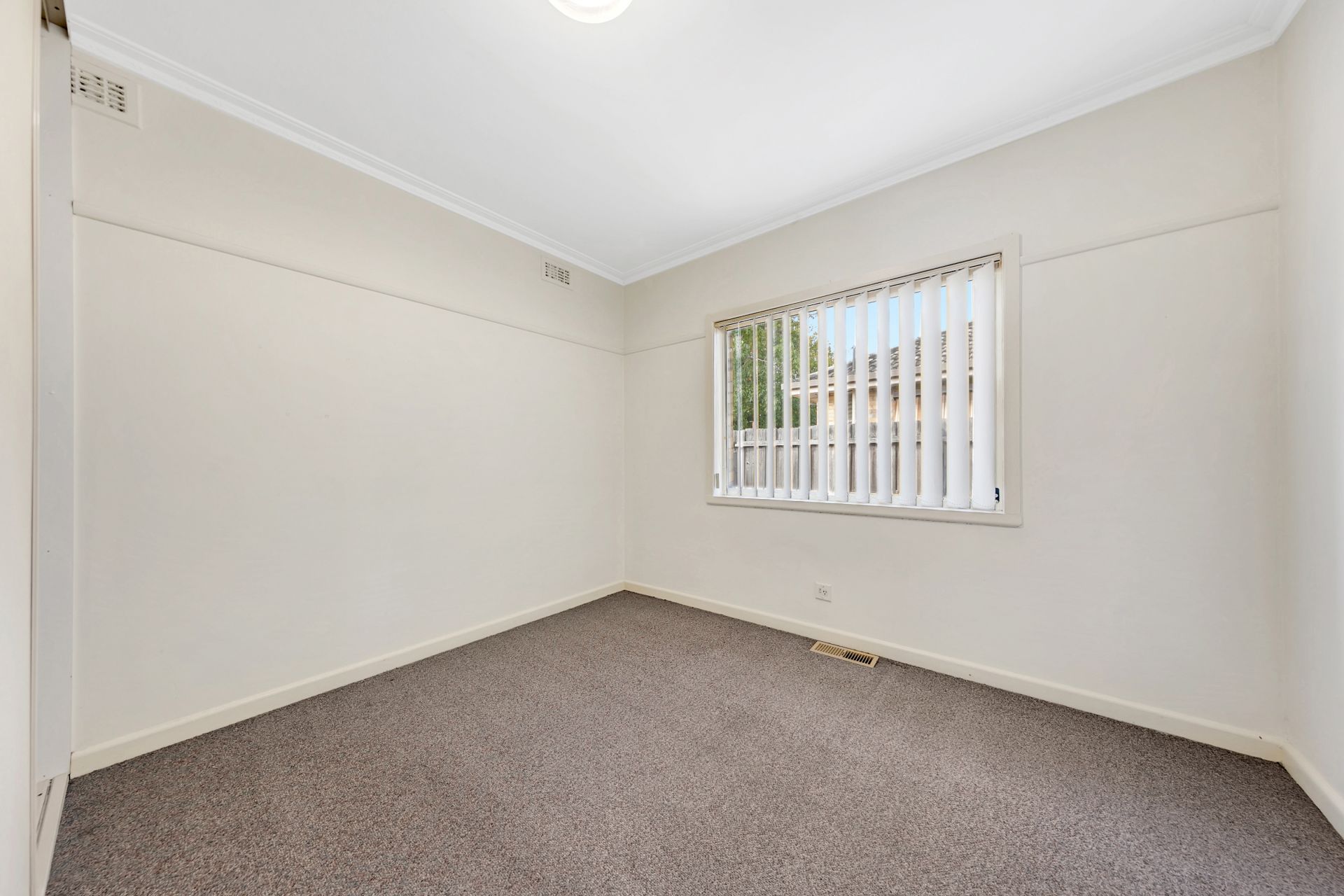Great Location, Lovely Home!!