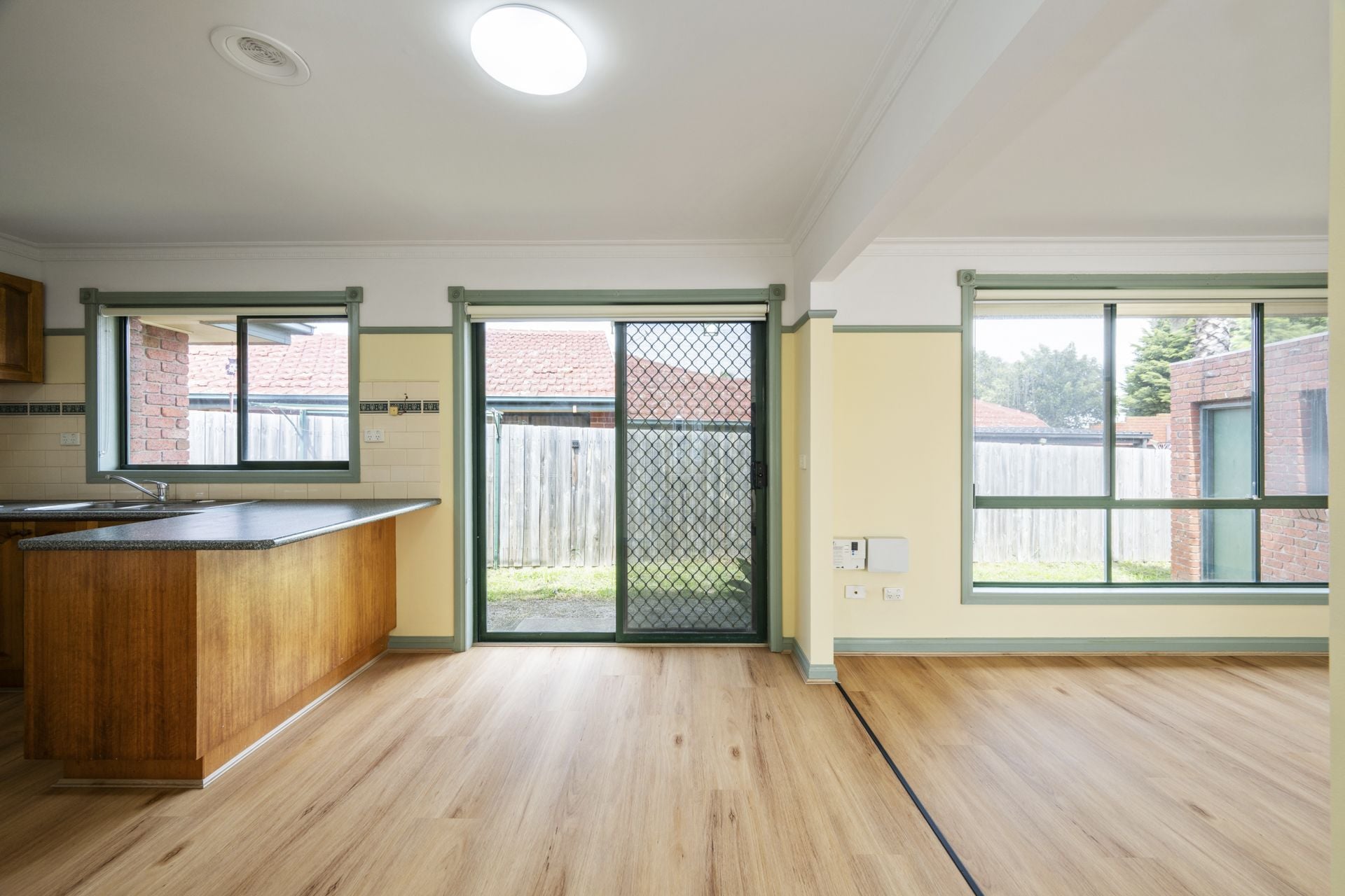 Fresh, Modern Living in a Convenient Location!