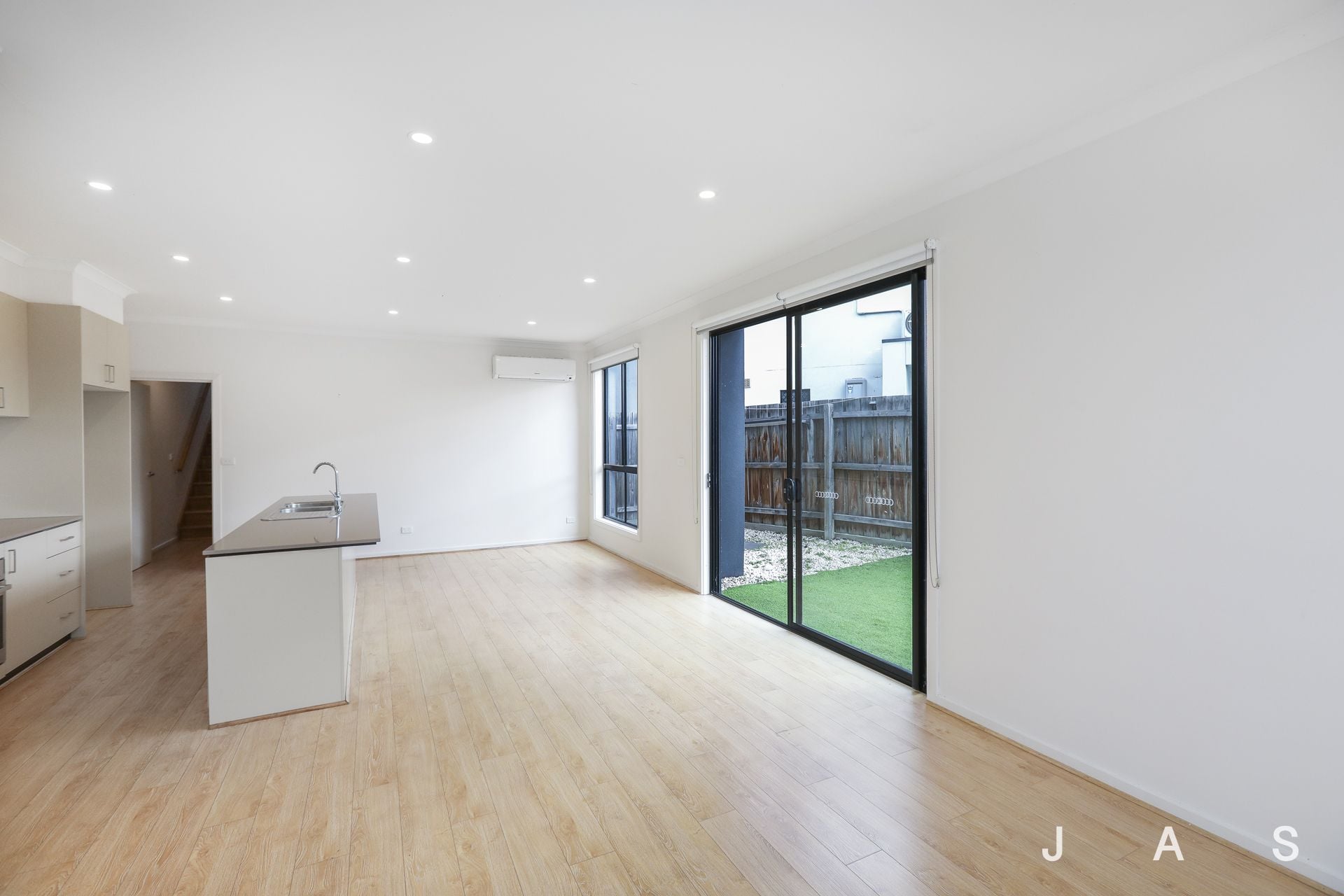 6/1 Clarendon Street Maidstone VIC, Maidstone - Thumbnail 3