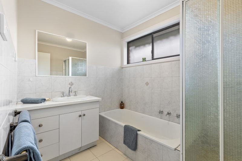 3 Windeatt Close, Mill Park