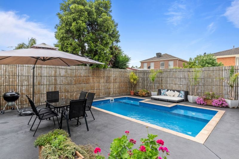 16 Middle Court, Thomastown