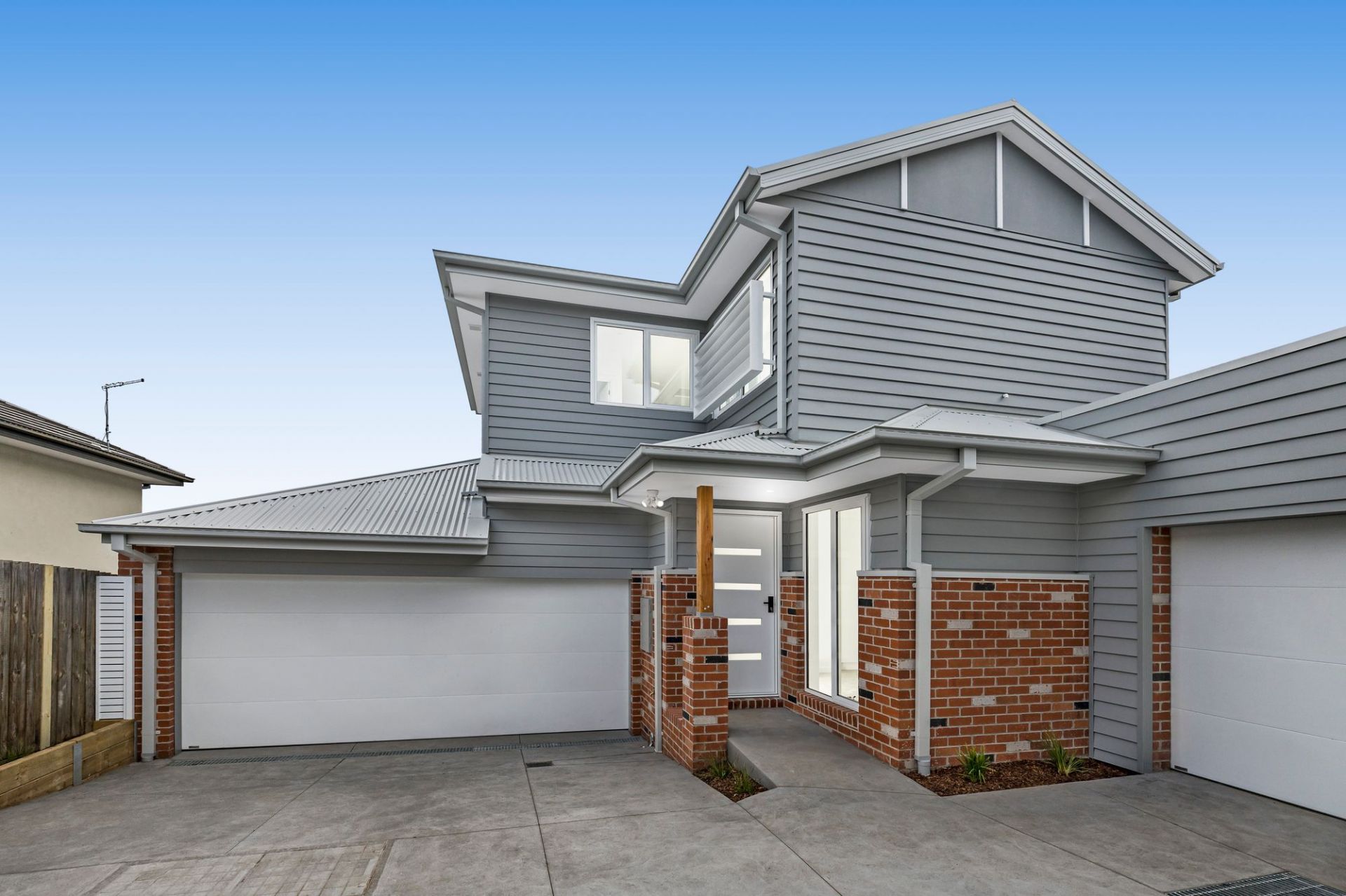 OUTSTANDING BRAND NEW TOWNHOUSE