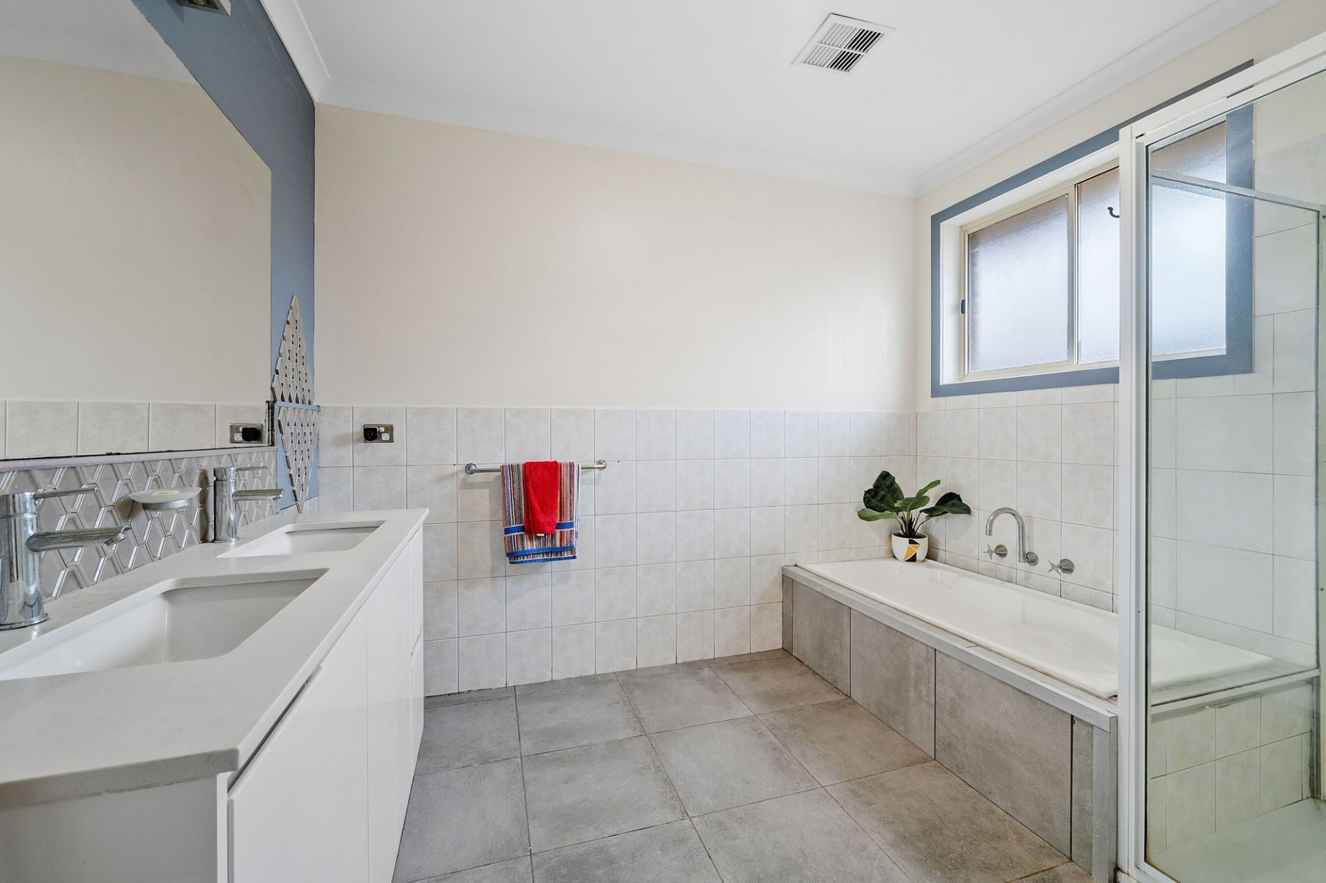 Freestanding Convenience in a Prime Mill Park Location