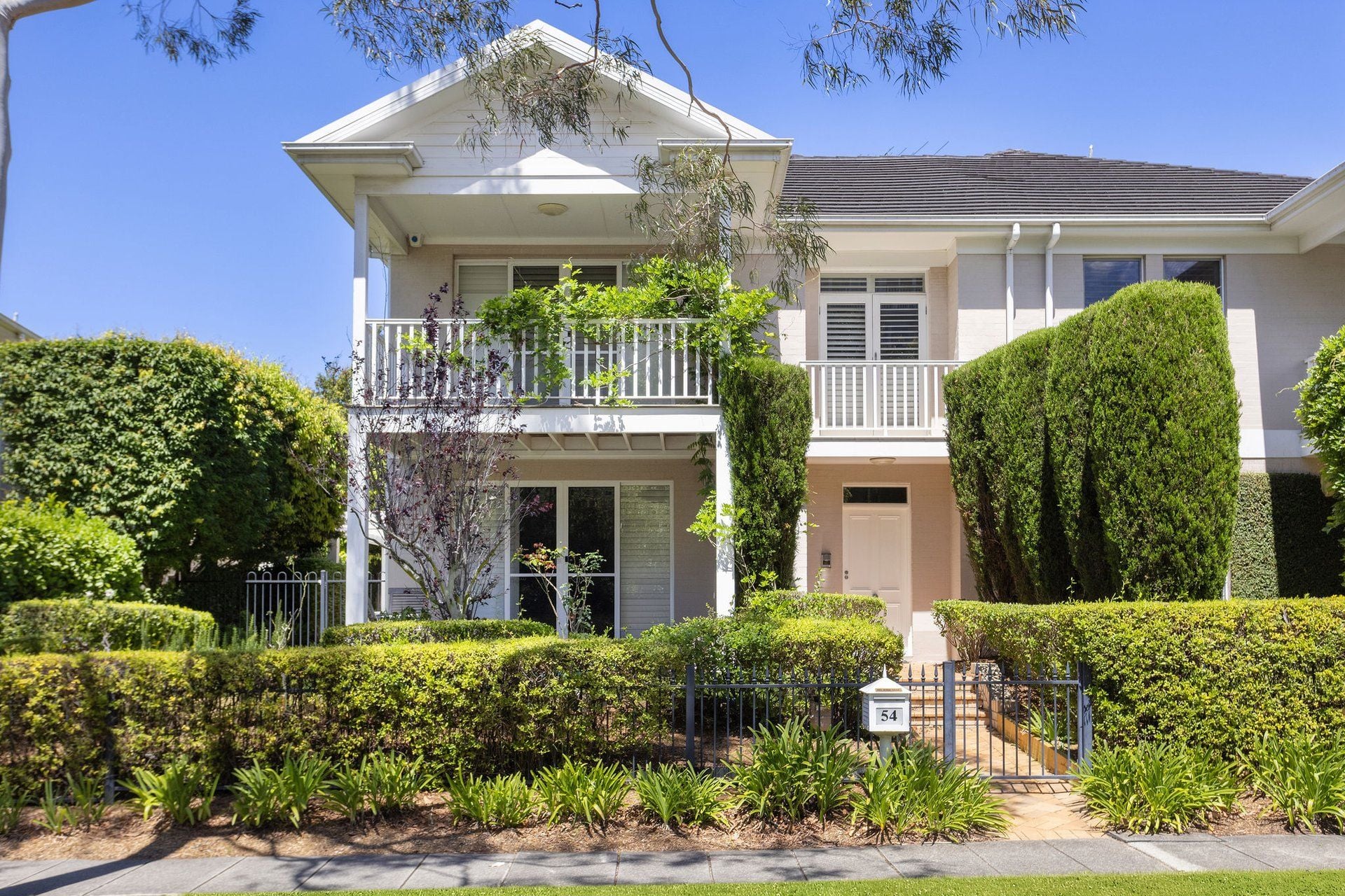 54 Admiralty Drive, Breakfast Point - Image 1