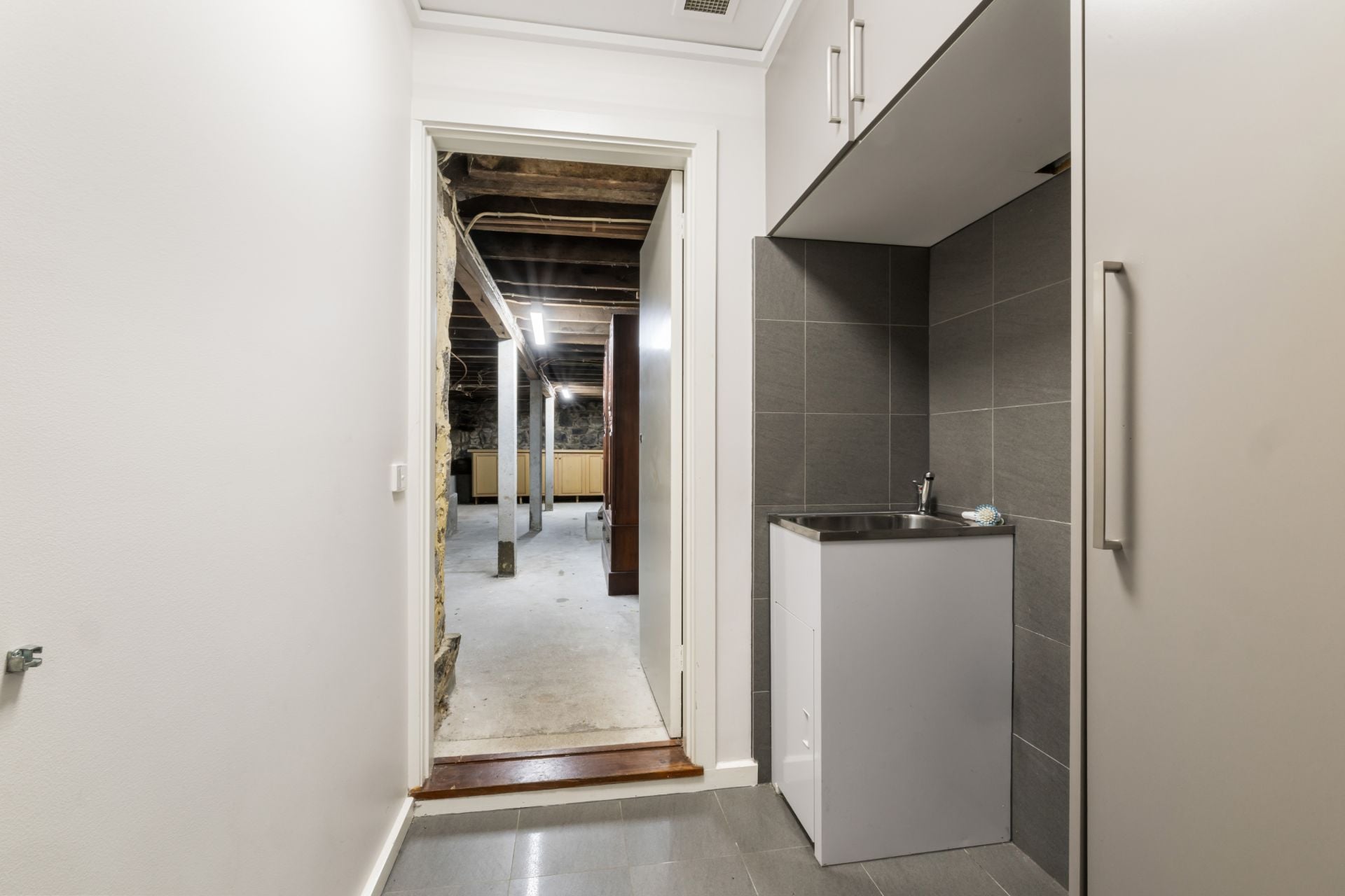 A Distinguished East Melbourne Residence of Enduring Elegance