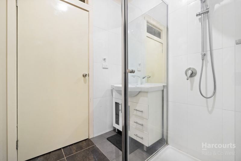 24 Maranoa Grove, Caroline Springs