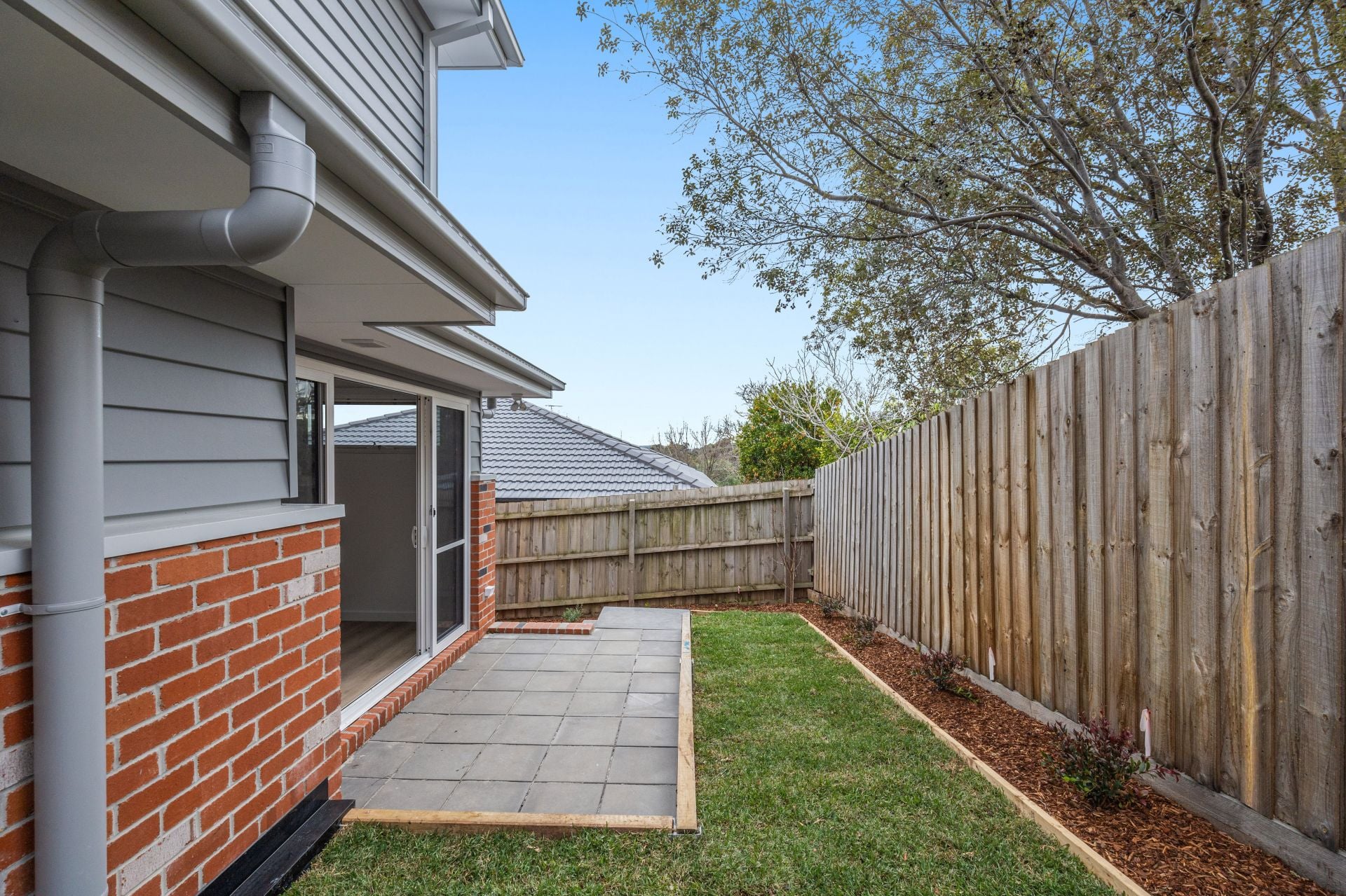 OUTSTANDING BRAND NEW TOWNHOUSE