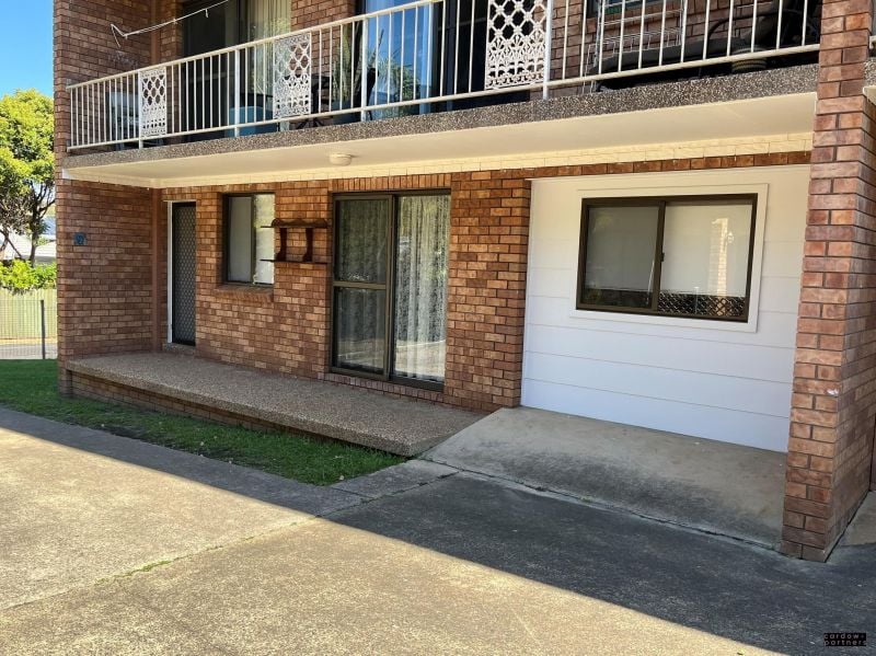 Neat & Tidy 2 Bedroom Unit in Quiet Complex