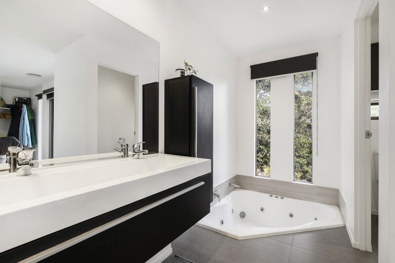 90 Maserati Drive, Epping