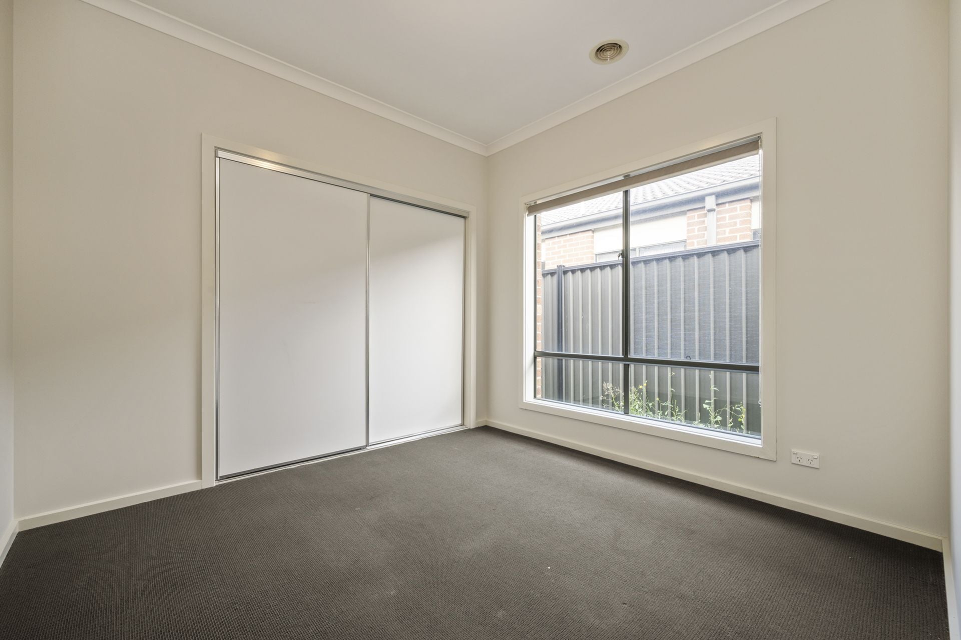 SPACIOUS HOME WITH PERGOLA, BBQ & SPA