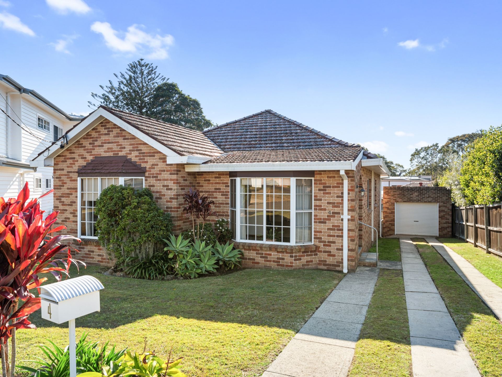 4 Bungarn Place Caringbah South NSW, Caringbah South - Image 1