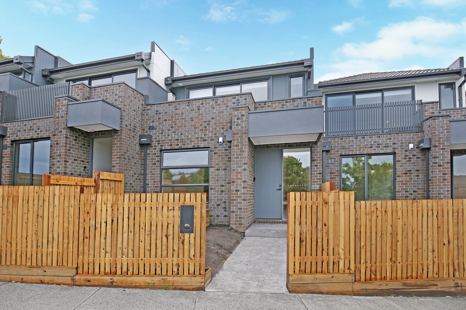 Like- new Townhouse!
