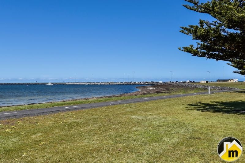 69 Sea Parade Port Macdonnell SA, Port Macdonnell - Thumbnail 2