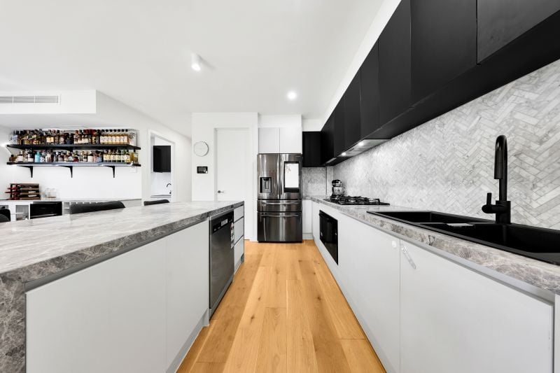 96 North Street, Hadfield