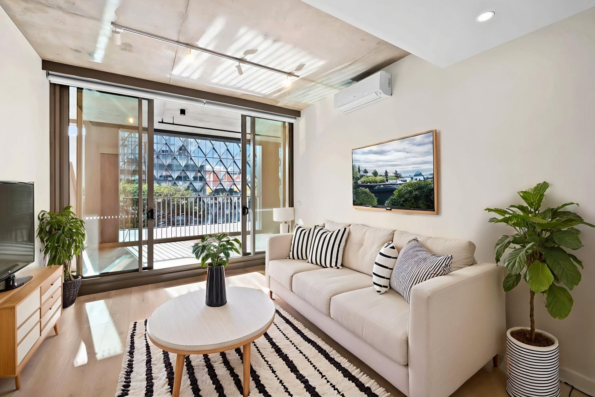 102/44 Ryrie Street, Geelong - Thumbnail 2