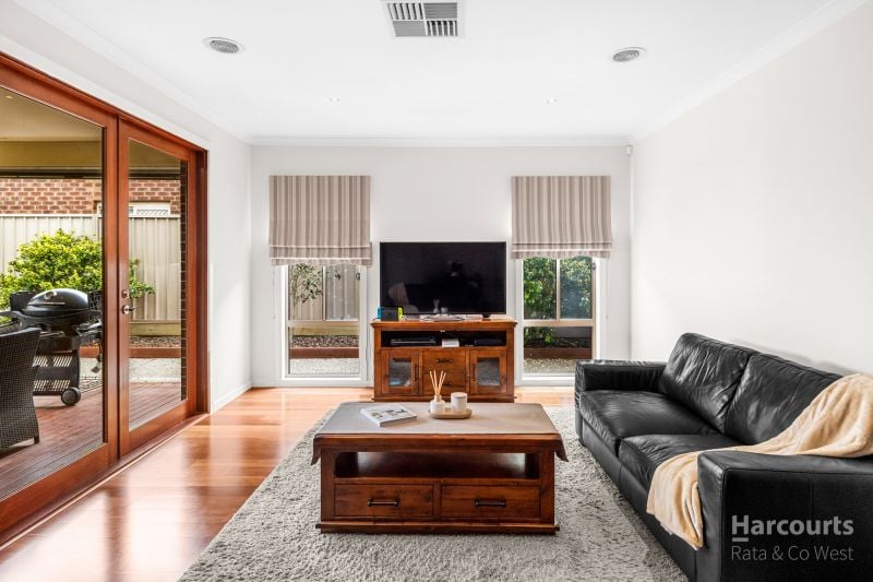 113 Oakview Parade, Caroline Springs