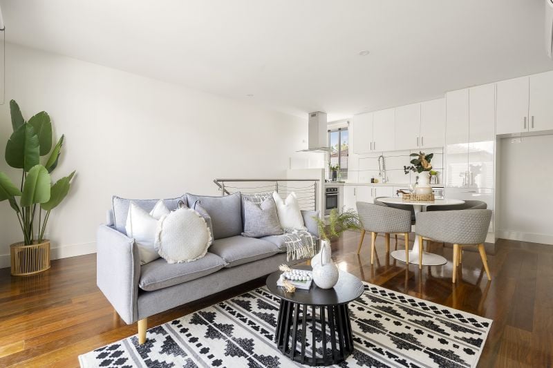 2/13 Erskine Avenue, Reservoir