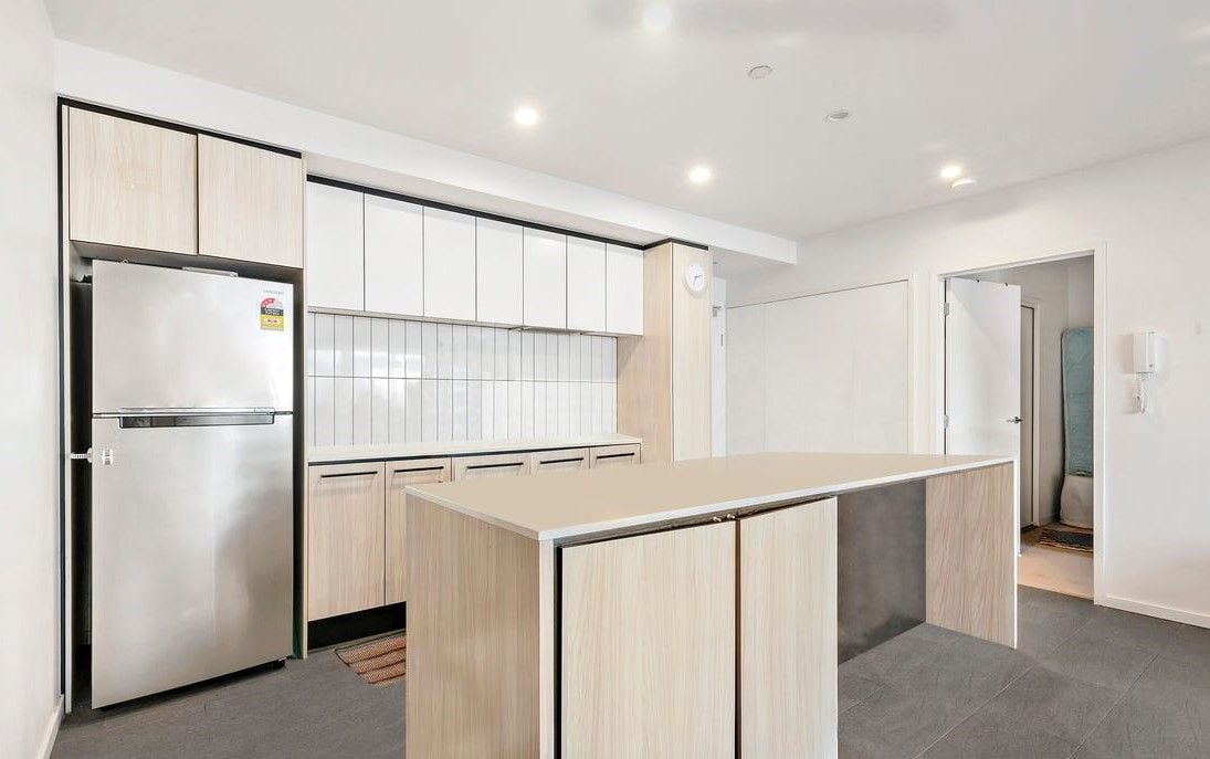 STYLISH UNIT, GREAT LOCATION