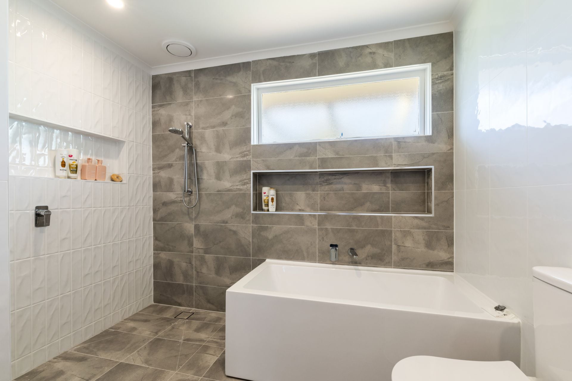 Fully Renovated 3 Bedroom Home- Comfort Style & Convenience!