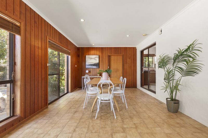 27 Broadhurst Avenue, Reservoir