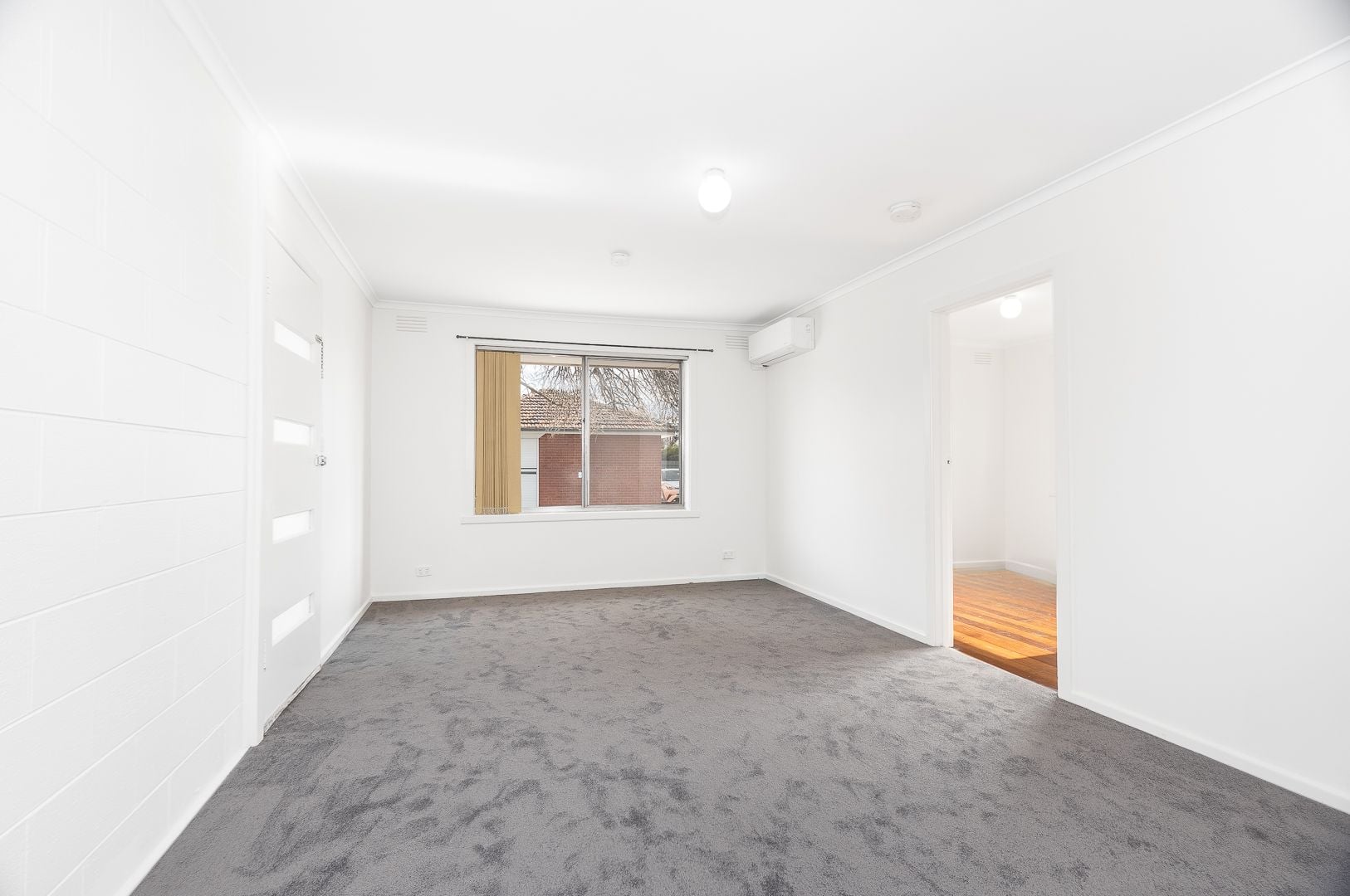 CONVENIENT & LOW MAINTENANCE 2 BEDROOM