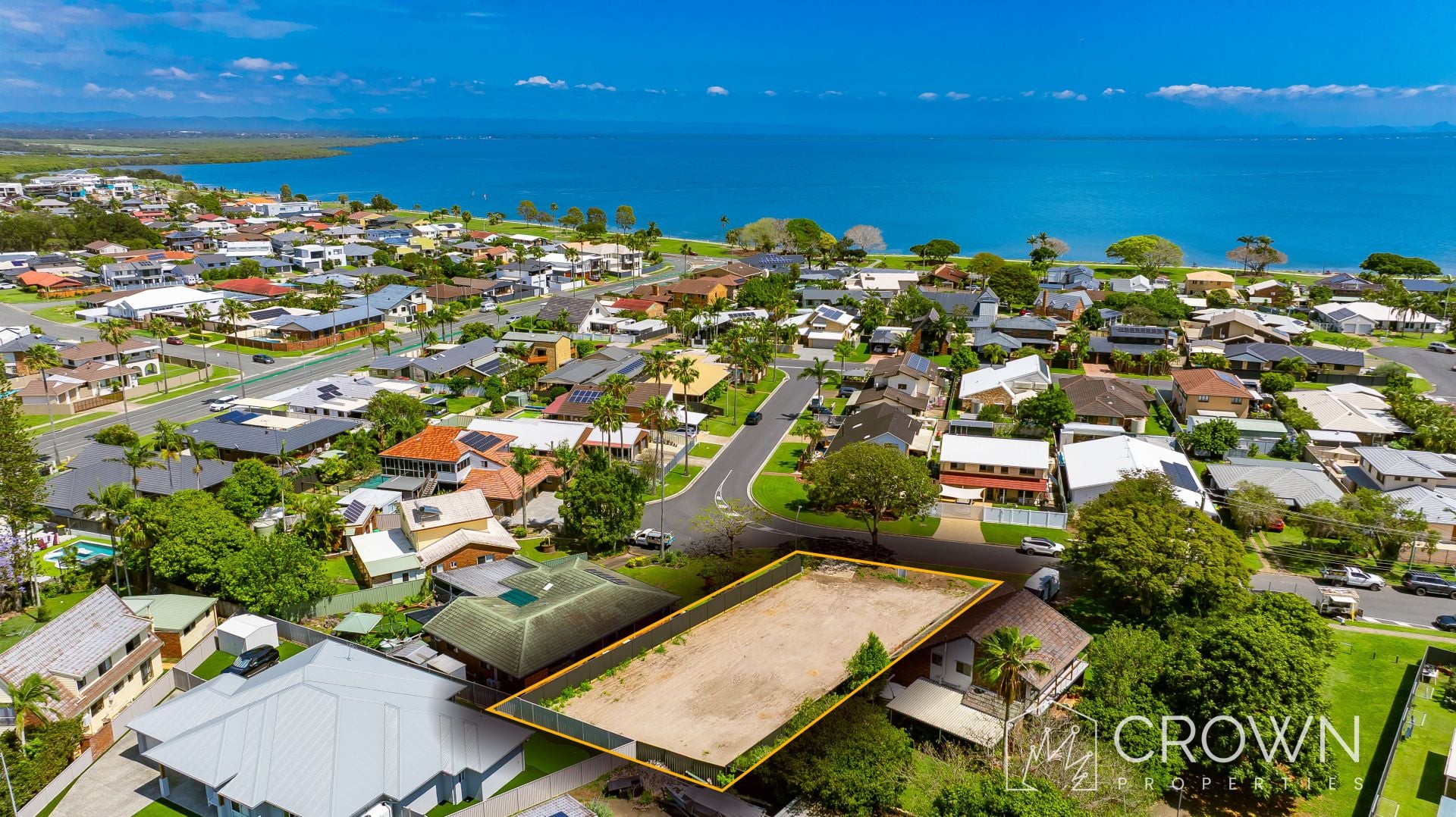 14 Oyster Point Esplanade, Newport - Image 1