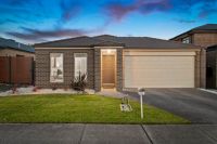 82 Wheelers Park Drive, Cranbourne North VIC