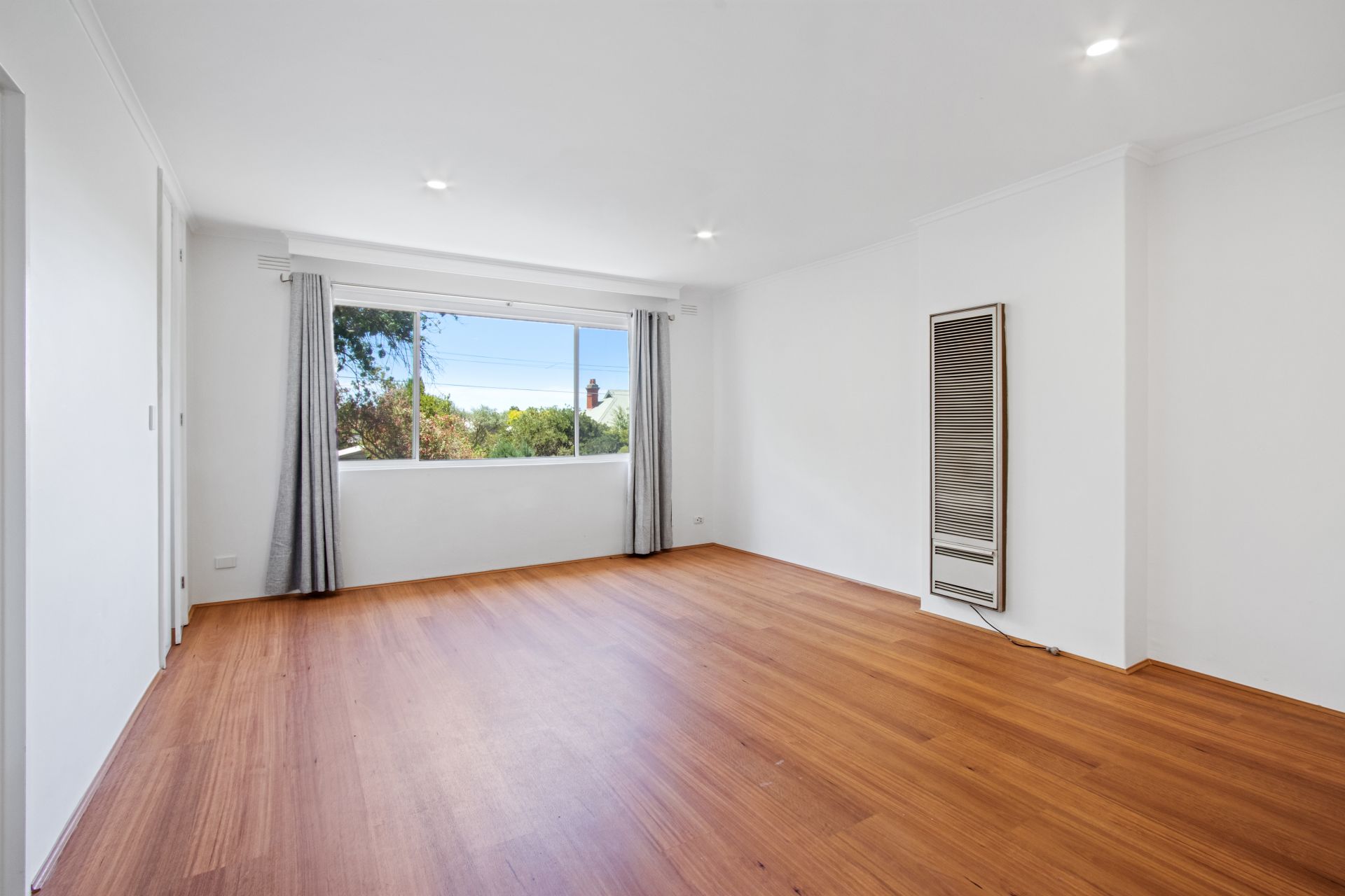 MODERN TWO BEDROOM TWO CAR SPACES