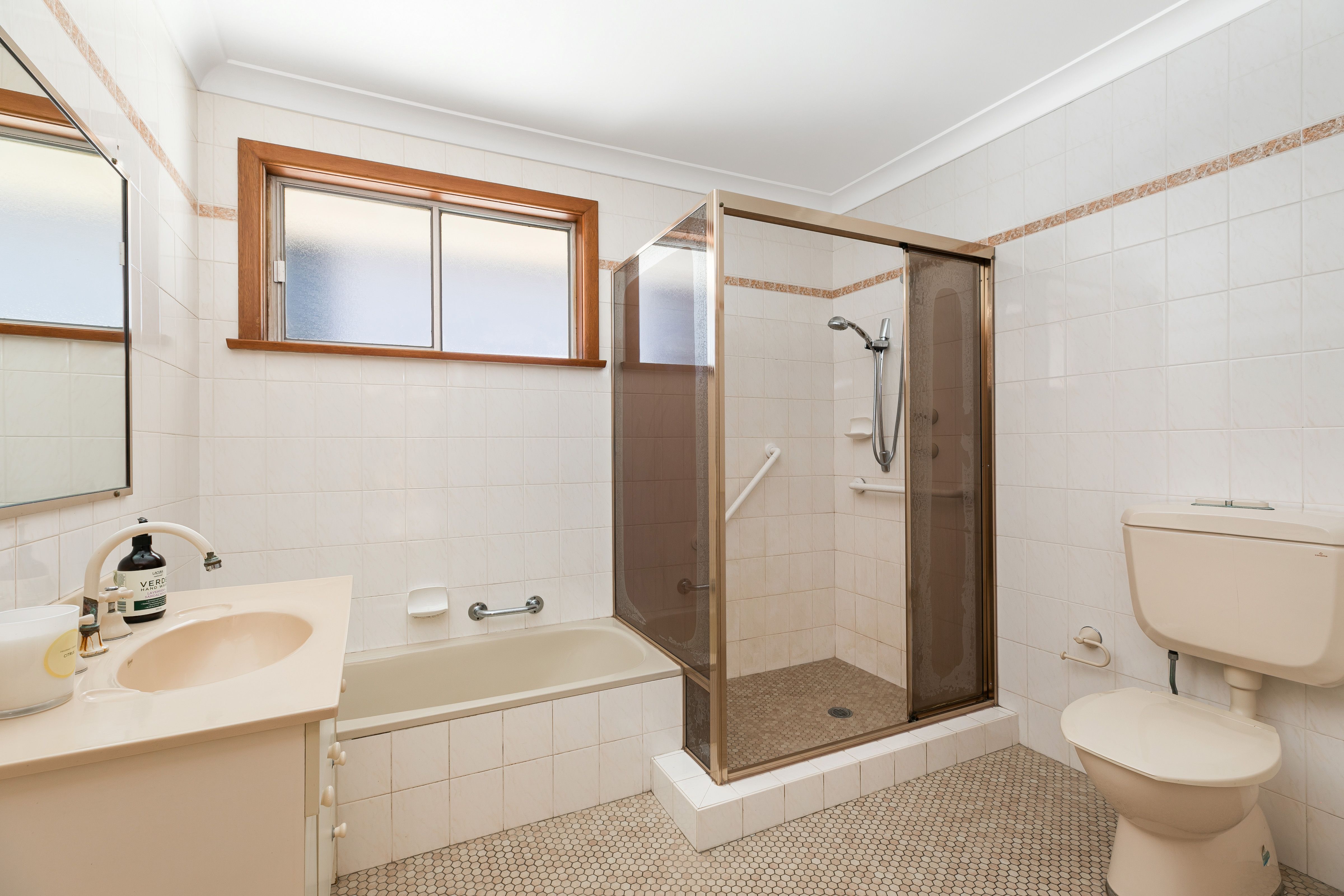 8 Loch Lomond Crescent BURRANEER 2230