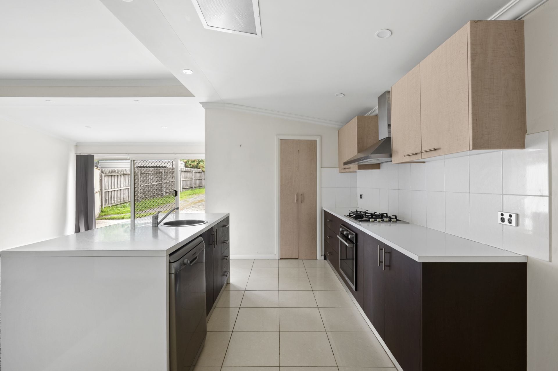 208 Doveton Crescent, Soldiers Hill, Soldiers Hill - Thumbnail 6