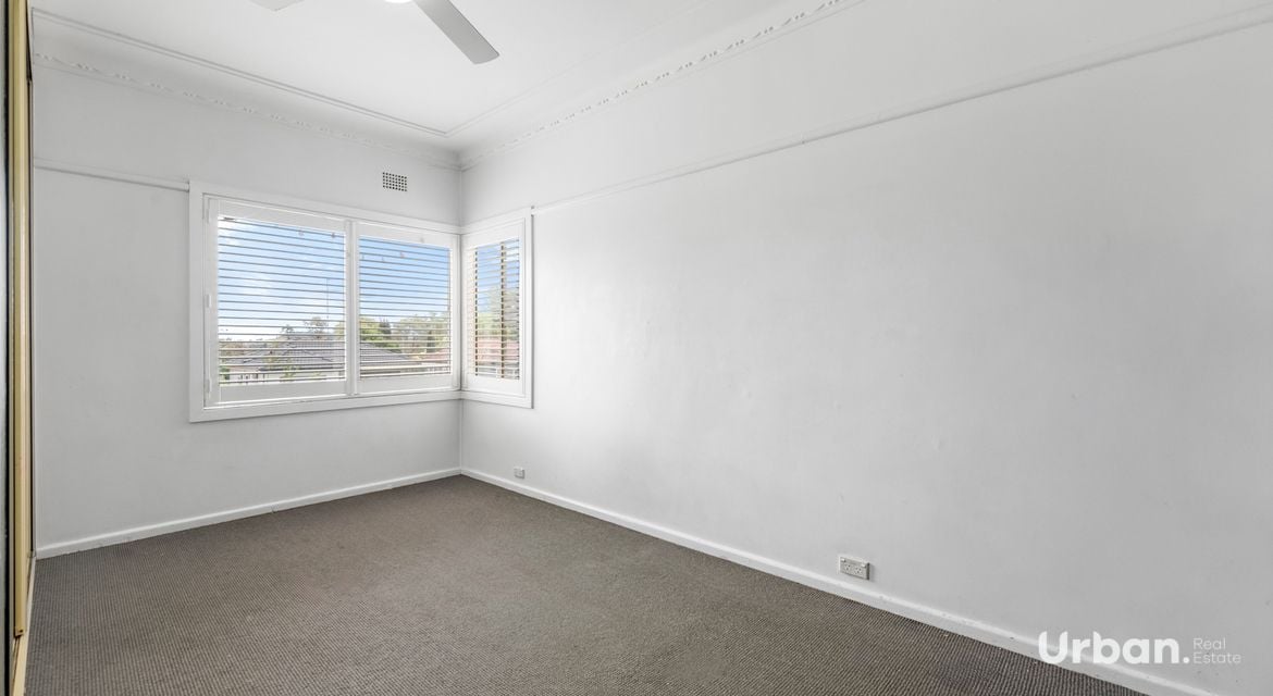 Campbelltown 43 Farnsworth Avenue