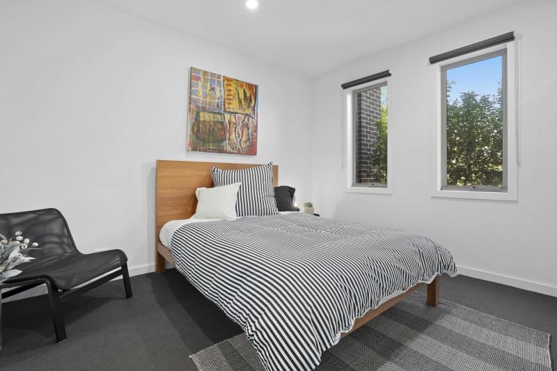 2/2 Ambrose Treacy Drive, Bundoora