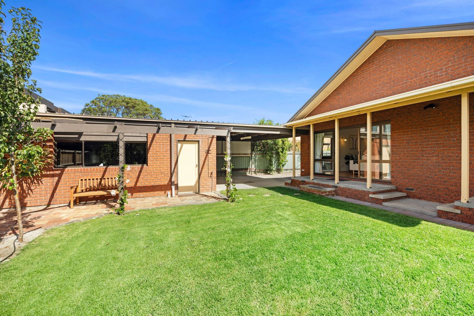 33 Holden Avenue, Rippleside - Image 1